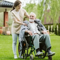 ASMENINĖS PAGALBOS, PAGALBOS Į NAMUS IR DIENOS SOCIALINĖS GLOBOS PASLAUGOS NAMUOSE. KAIP IŠSIRINKTI?